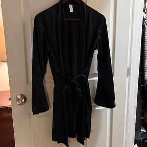 Black kimono style robe. Fits XS and Small. Machine washable